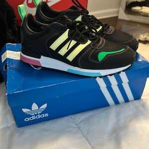 Adidas ZX 700 HD ￼